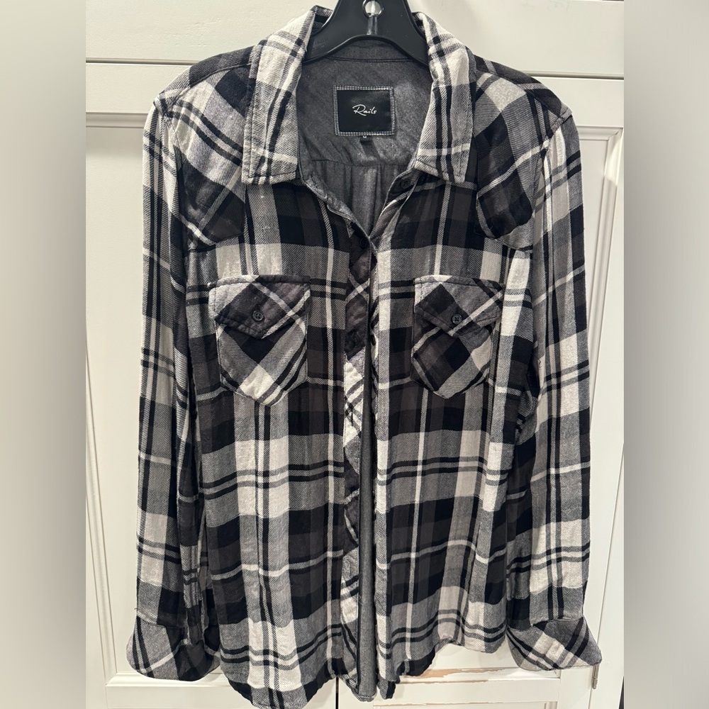 Rails Classic Black White and Gray Plaid Long Sleeve Button Down Flannel Shirt - Picture 1 of 5